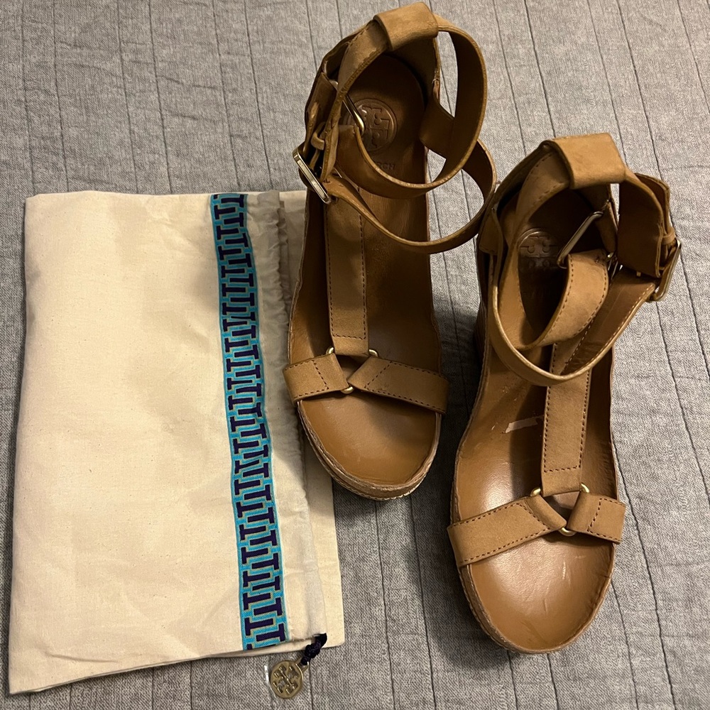 Tory Burch Wedge Sandals Sz 9 - Tan